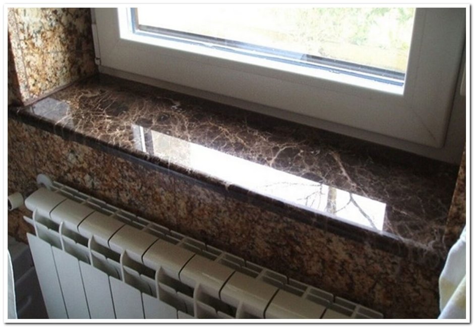 Подоконник в ванной из плитки