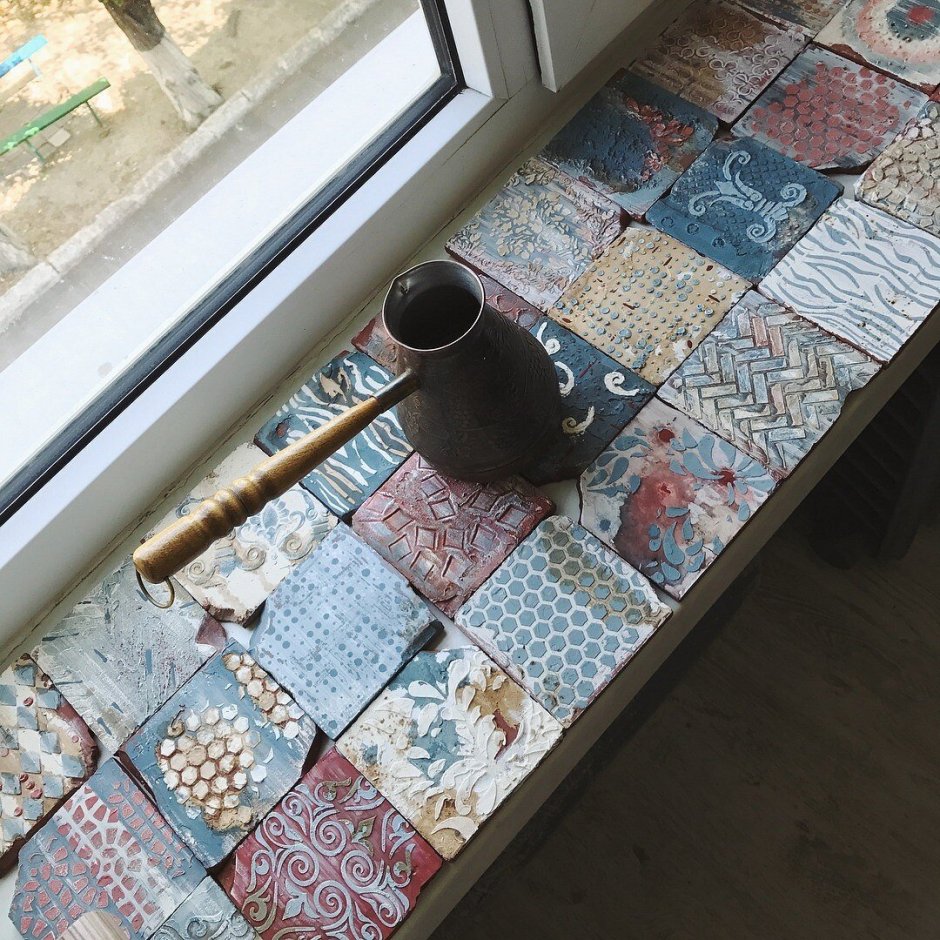 Отделка подоконника мозаикой