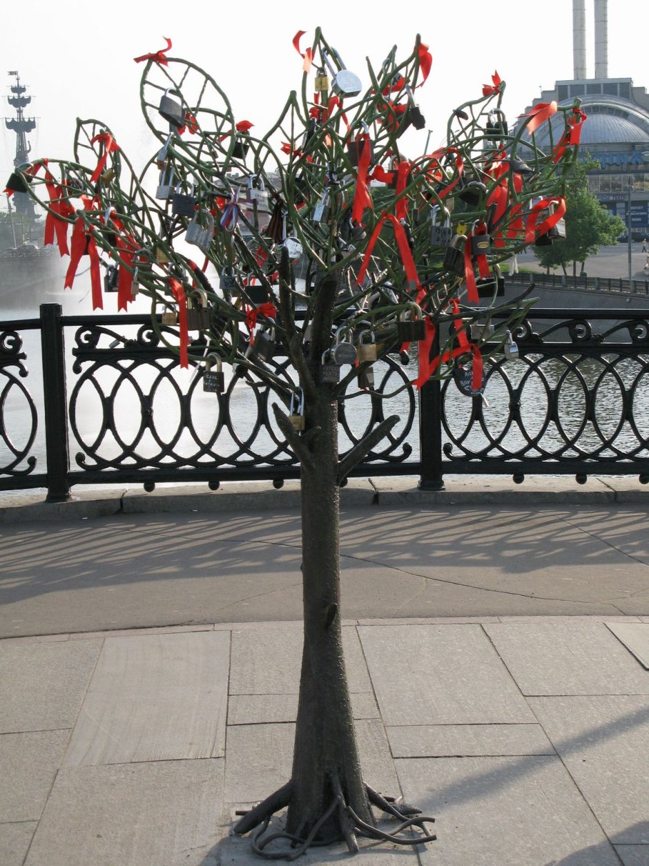 Дерево из металла