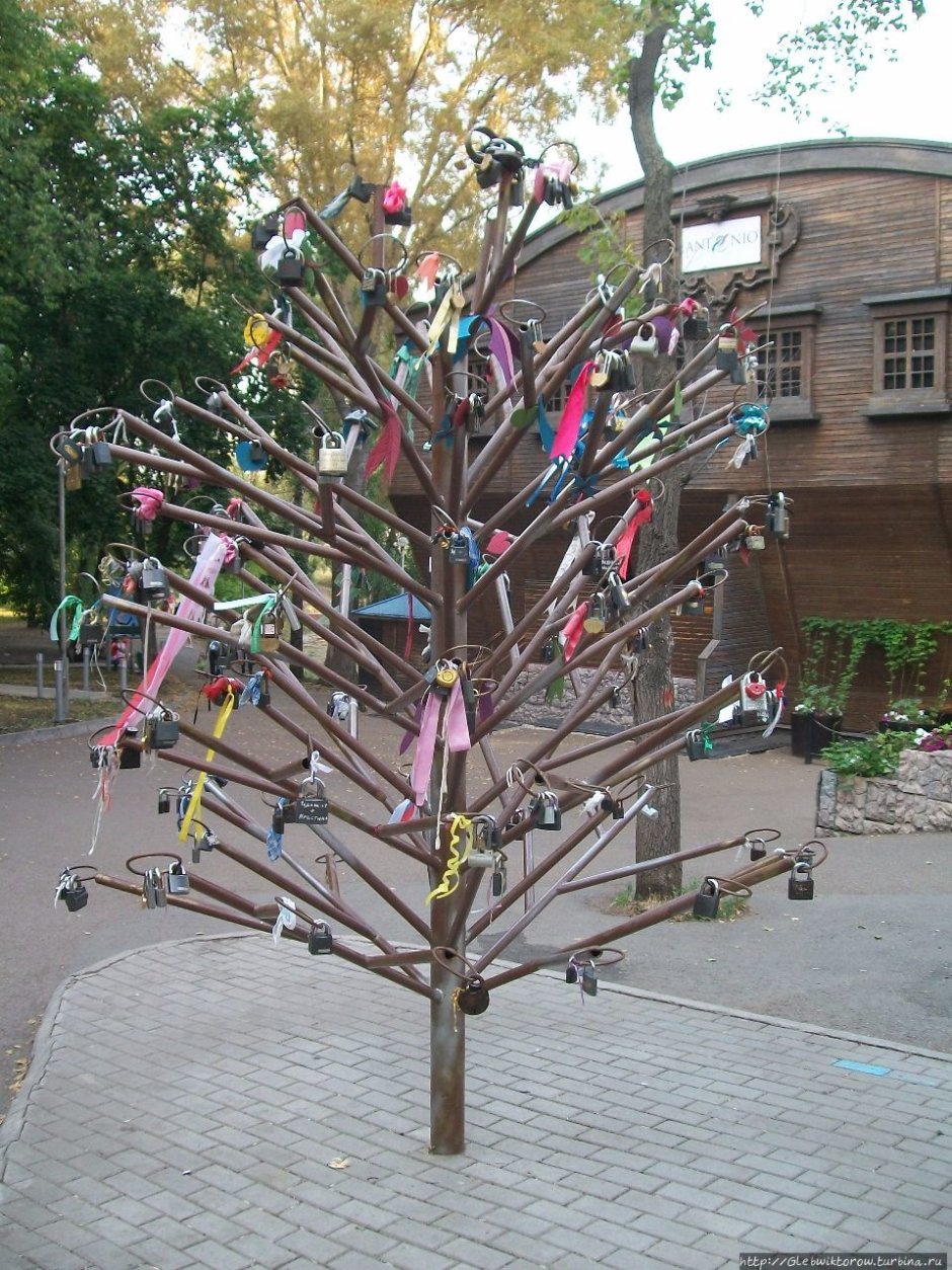 Металлическое дерево желаний