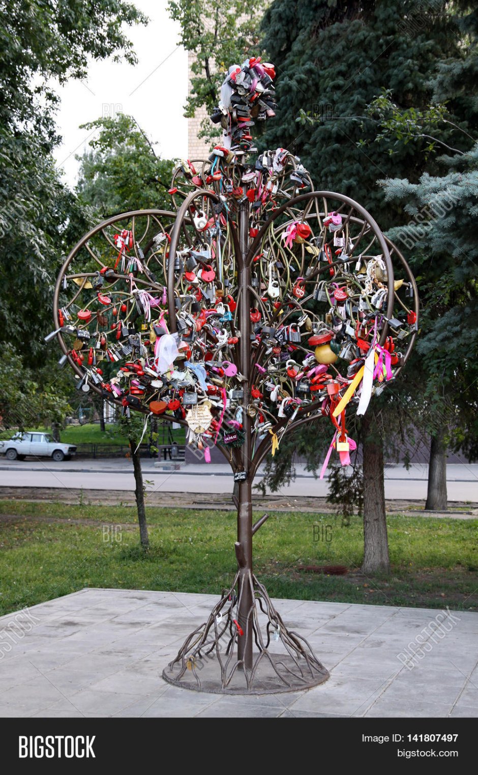 Дерево для замочков