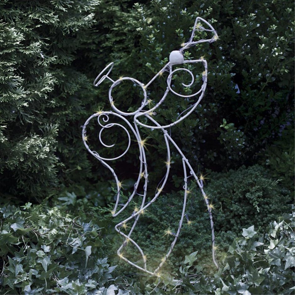 Проволочное украшение для сада