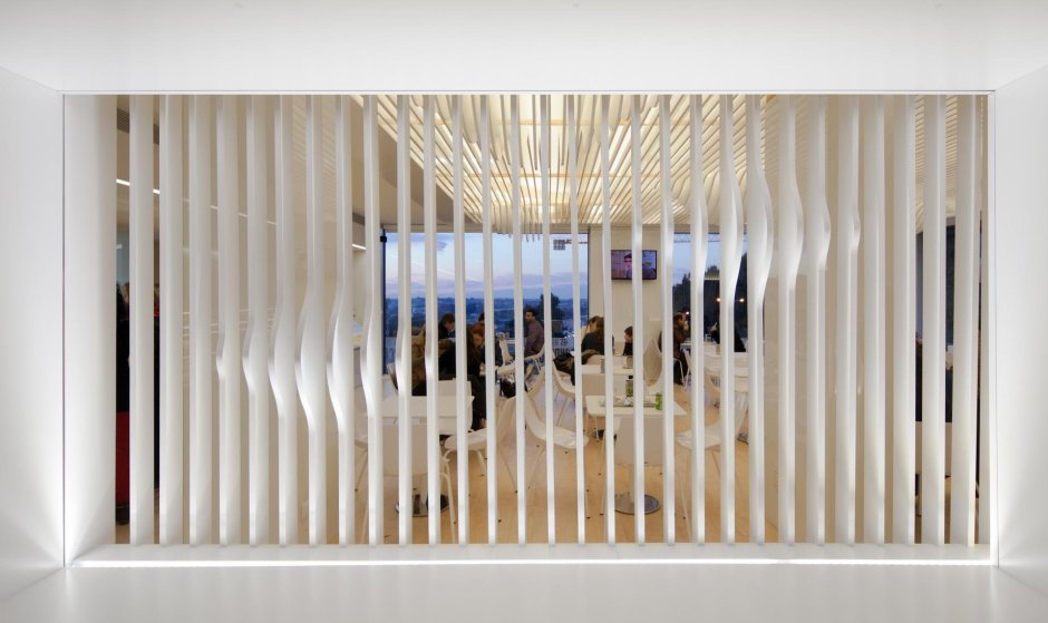 Зеркальные рейки на стены