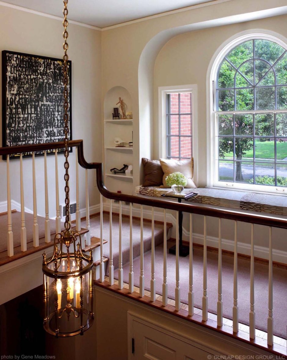 Окно на лестнице в частном доме