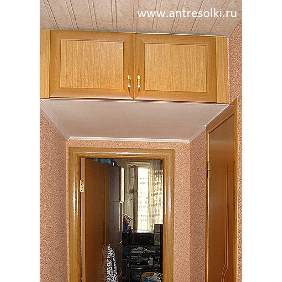 Антресоли в прихожей