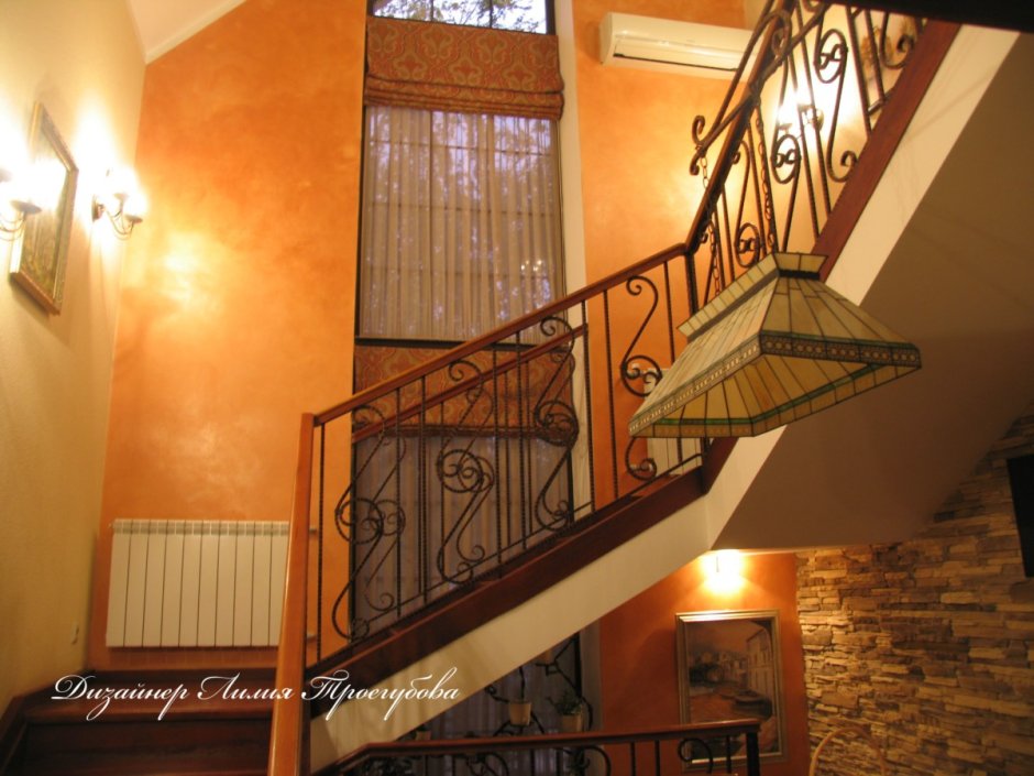 Двойной лестничный пролет в частном доме