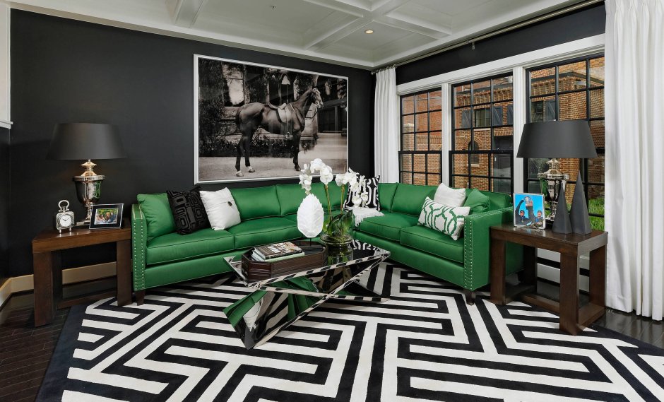 Зелёный диван в интерьере гостиной