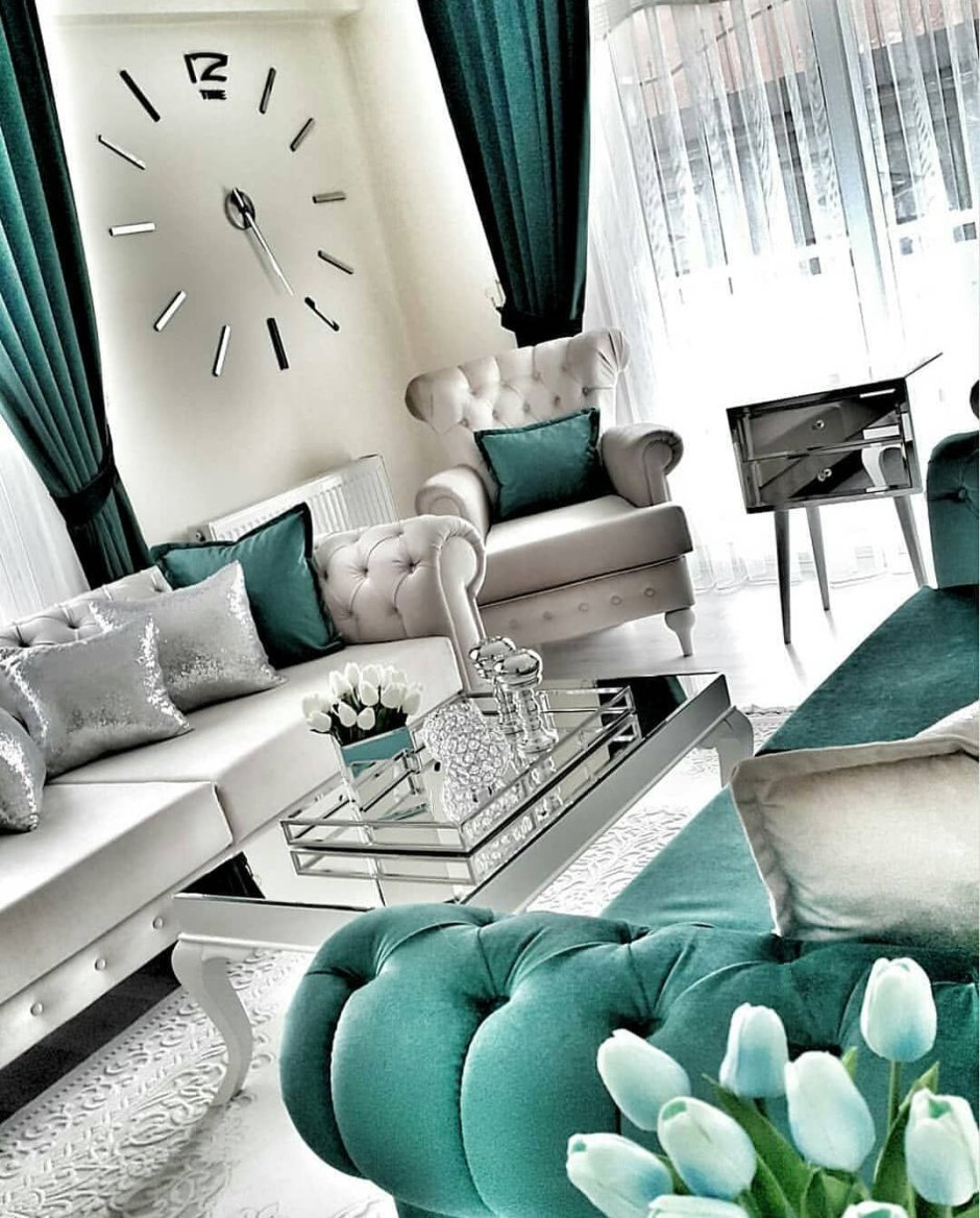 Гостиная в бело бирюзовых тонах