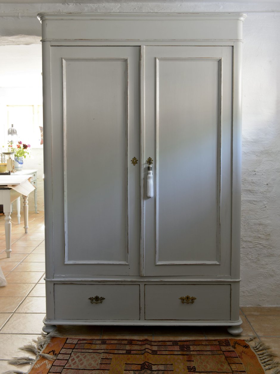 Шкаф из старых дверей