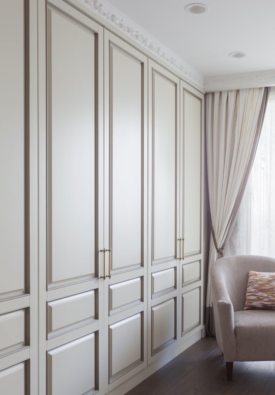 Белый шкаф классика 3ддд