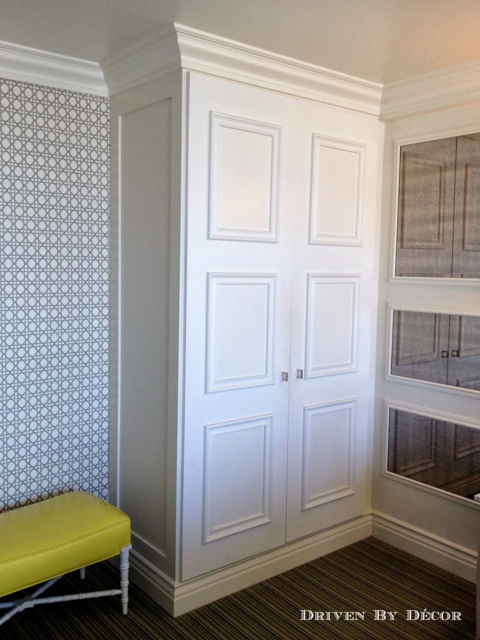 Декор шкафа молдингами