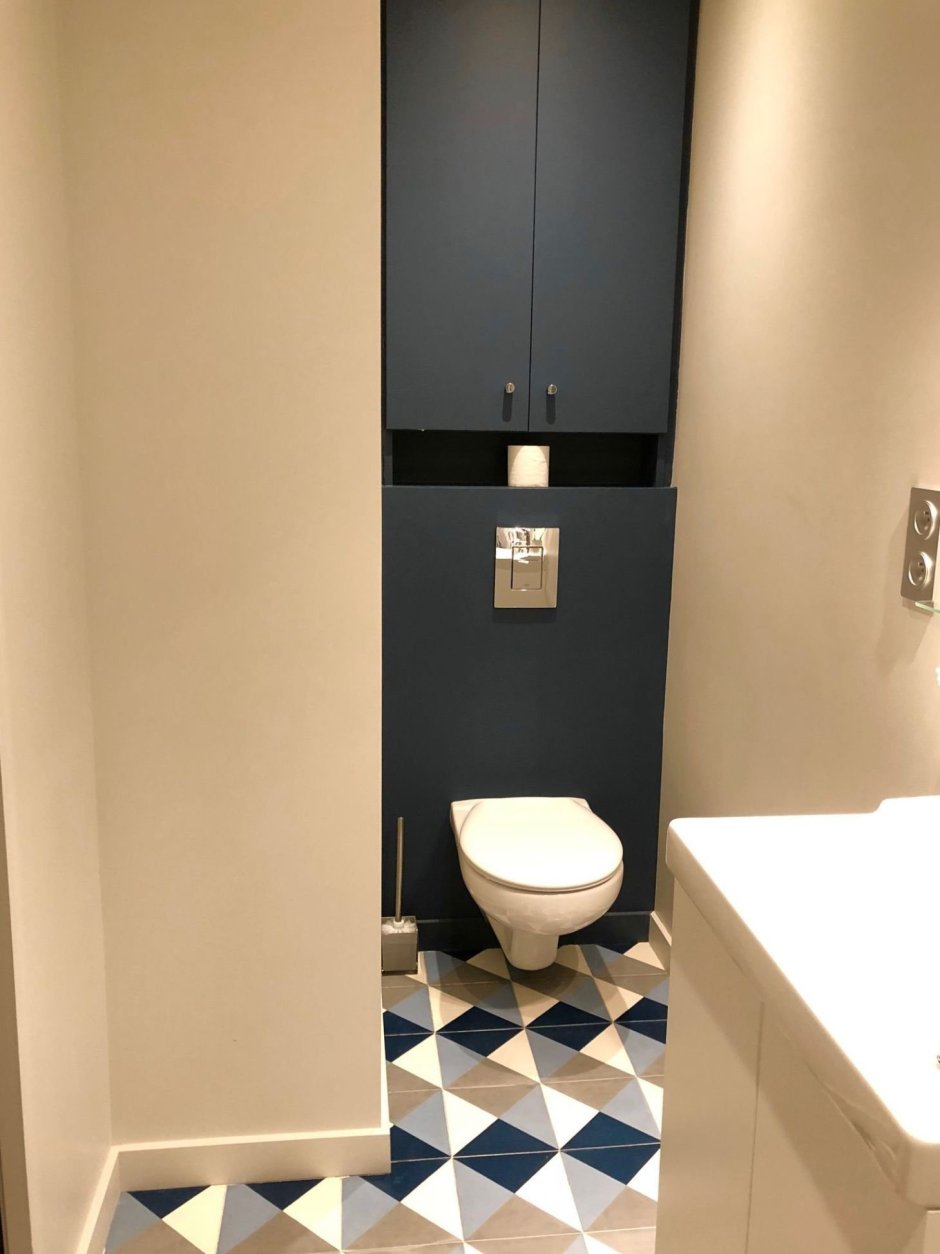 Стильный шкаф в туалет