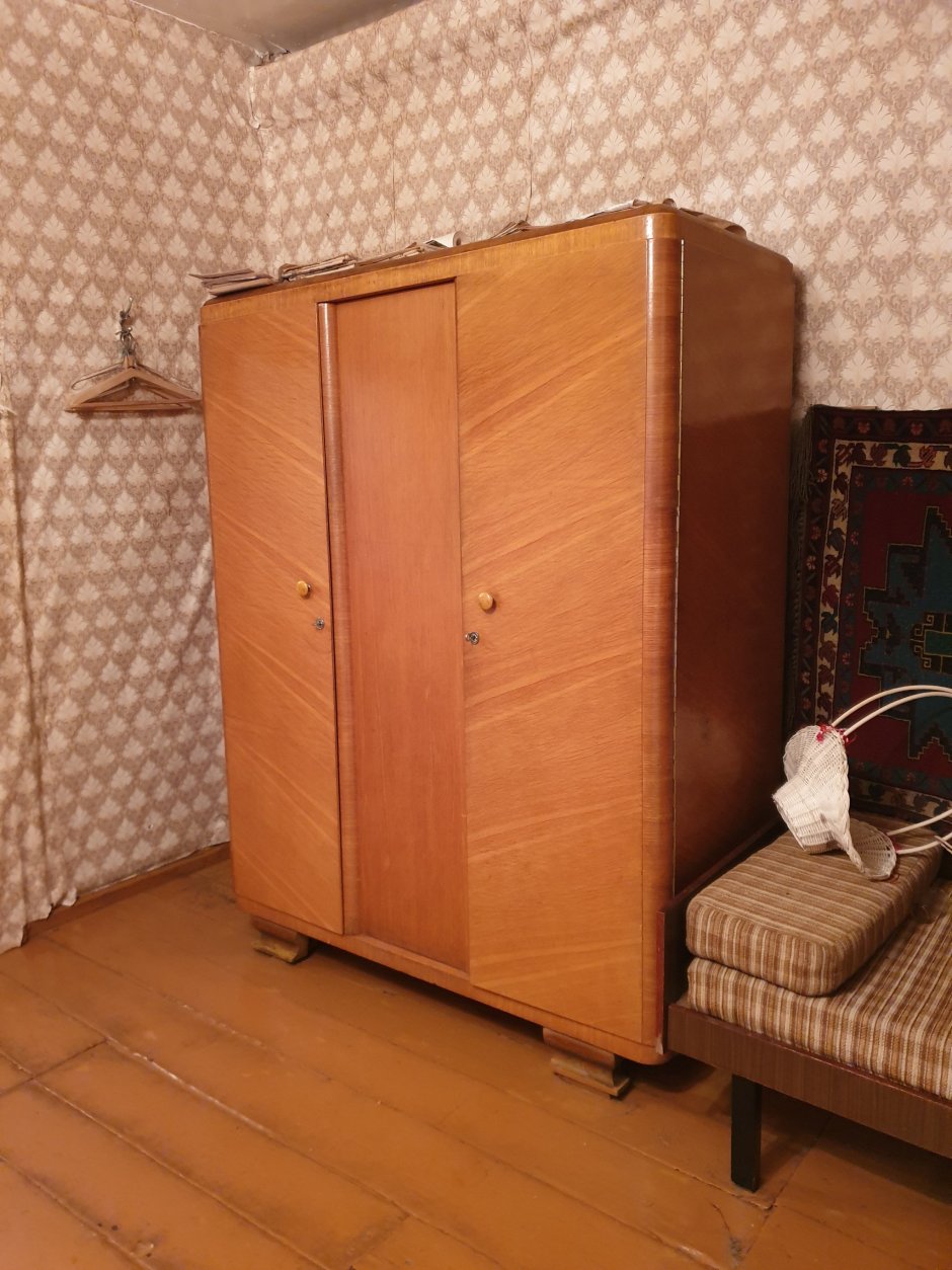 Отреставрированный шкаф СССР