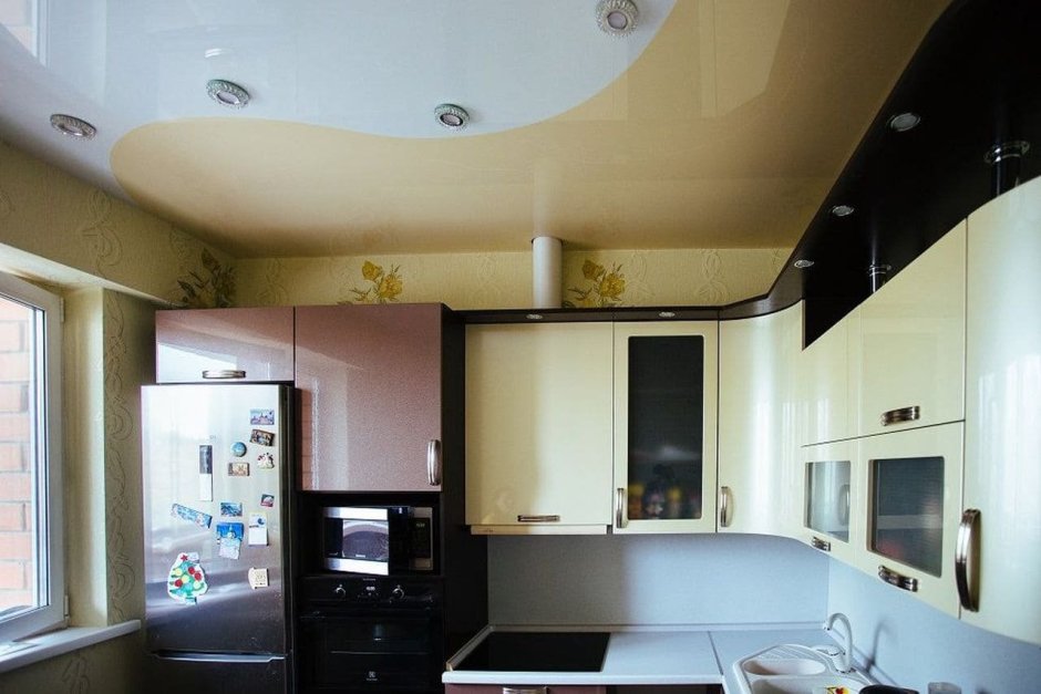 Подвесной потолок в маленькой кухне