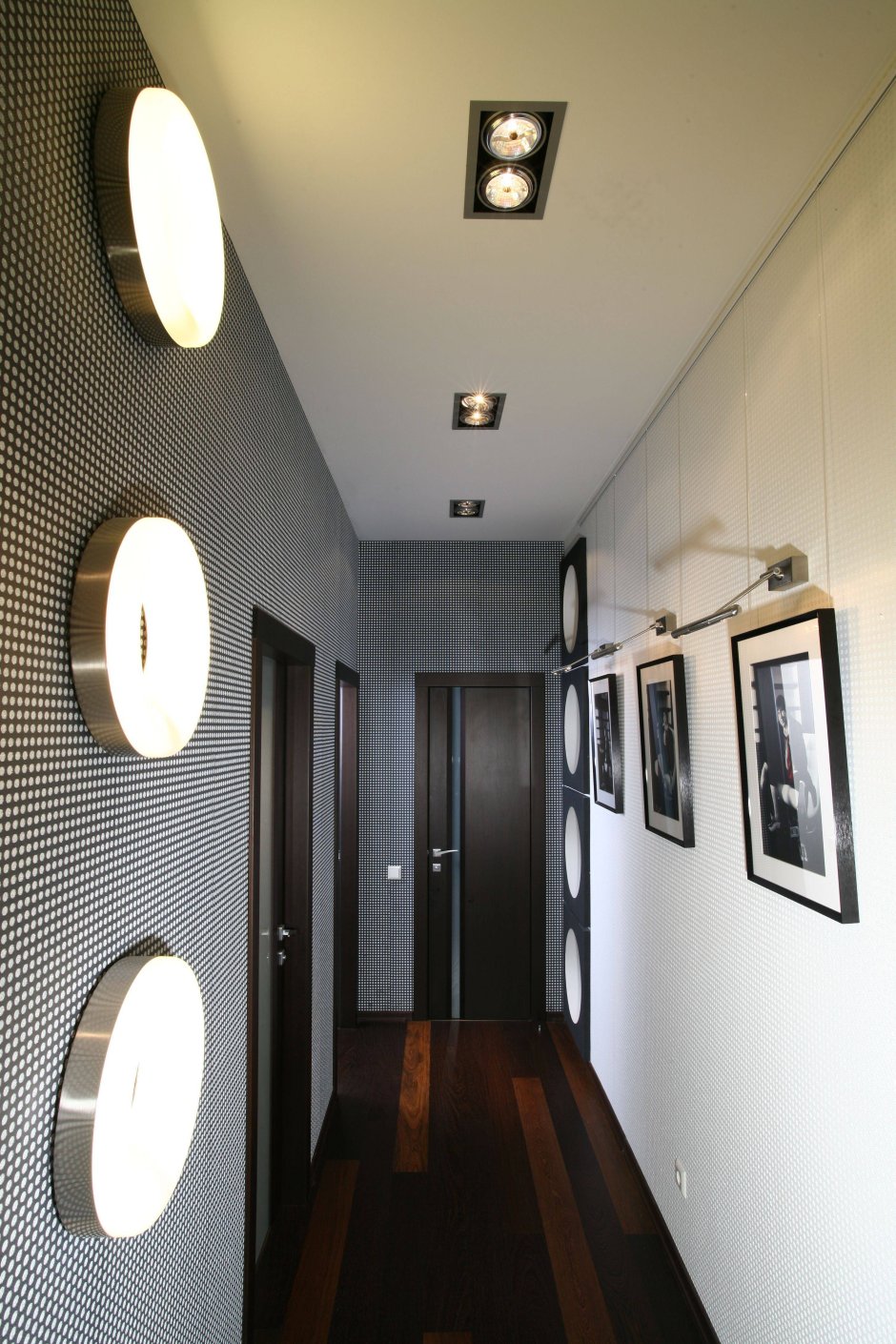 Точечное освещение в коридоре