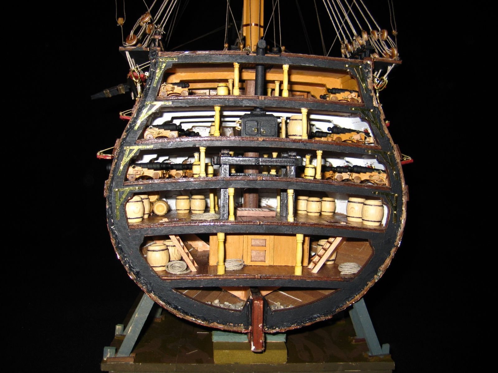Какая мощность корабля. HMS Victory корабль. Каюты корабля HMS Victory 1765. Корабль Адмирала Нельсона Виктори музей. HMS Victory 18 века.