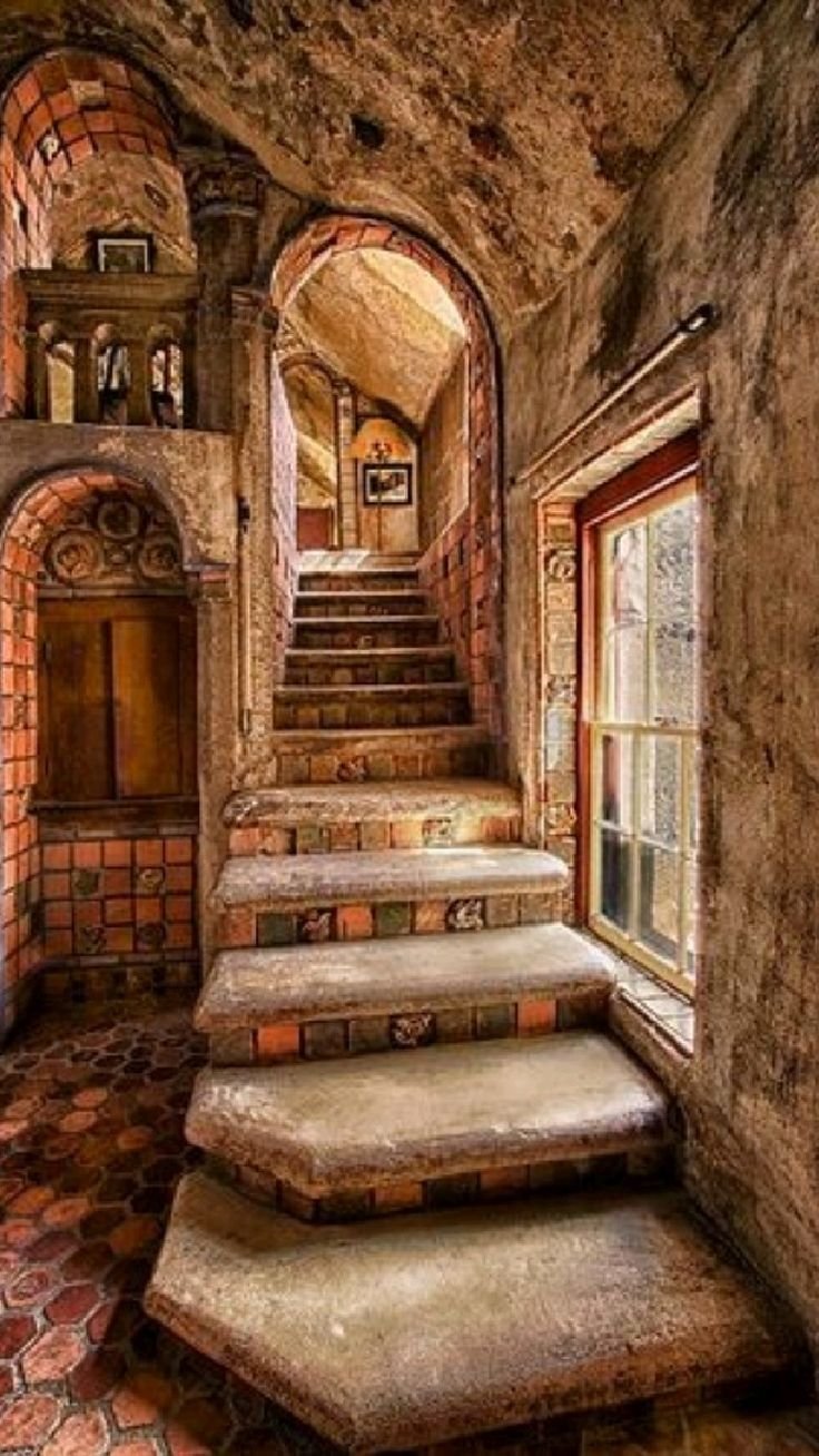 Старинная лестница в доме