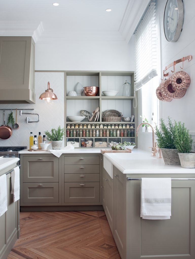 Кухня цвета тауп в интерьере кухни