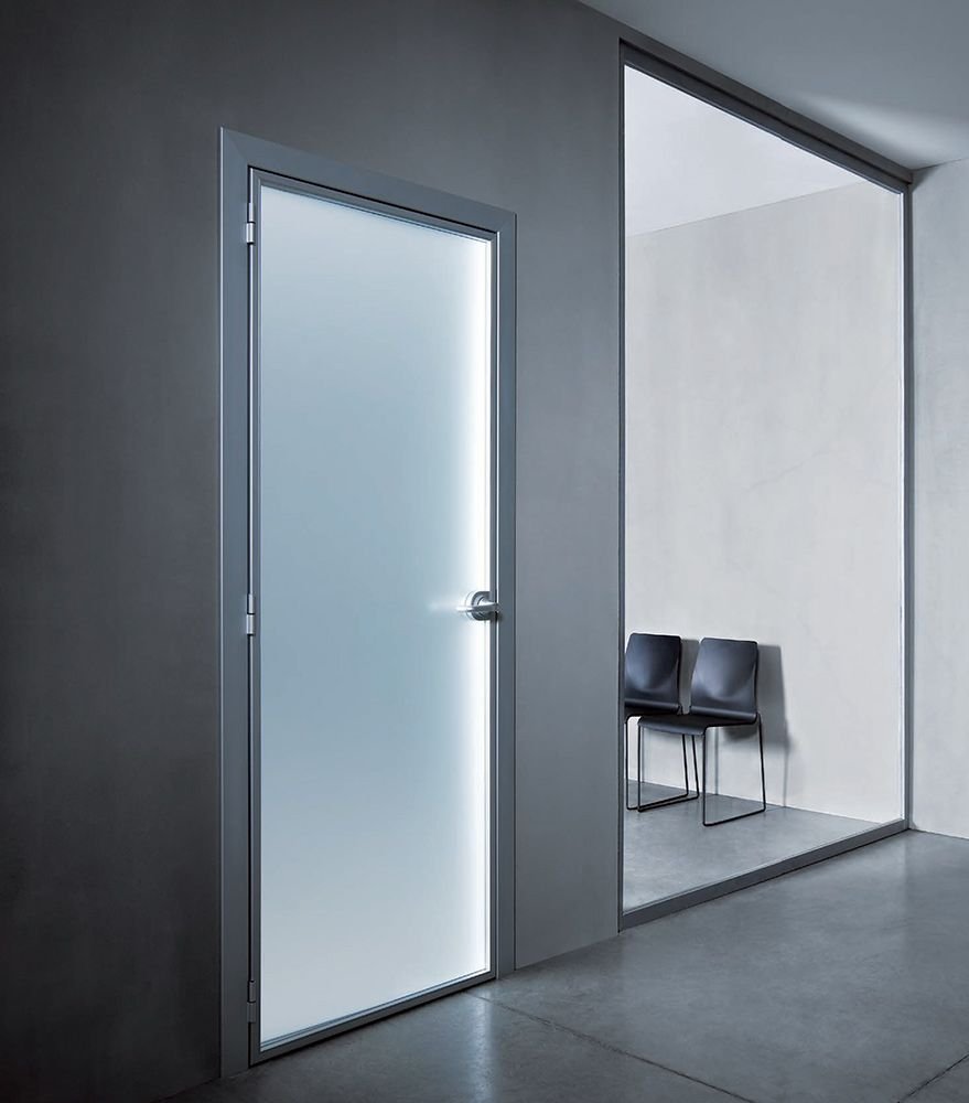 Алюминиевая дверь р400 черная, стекло матовое
