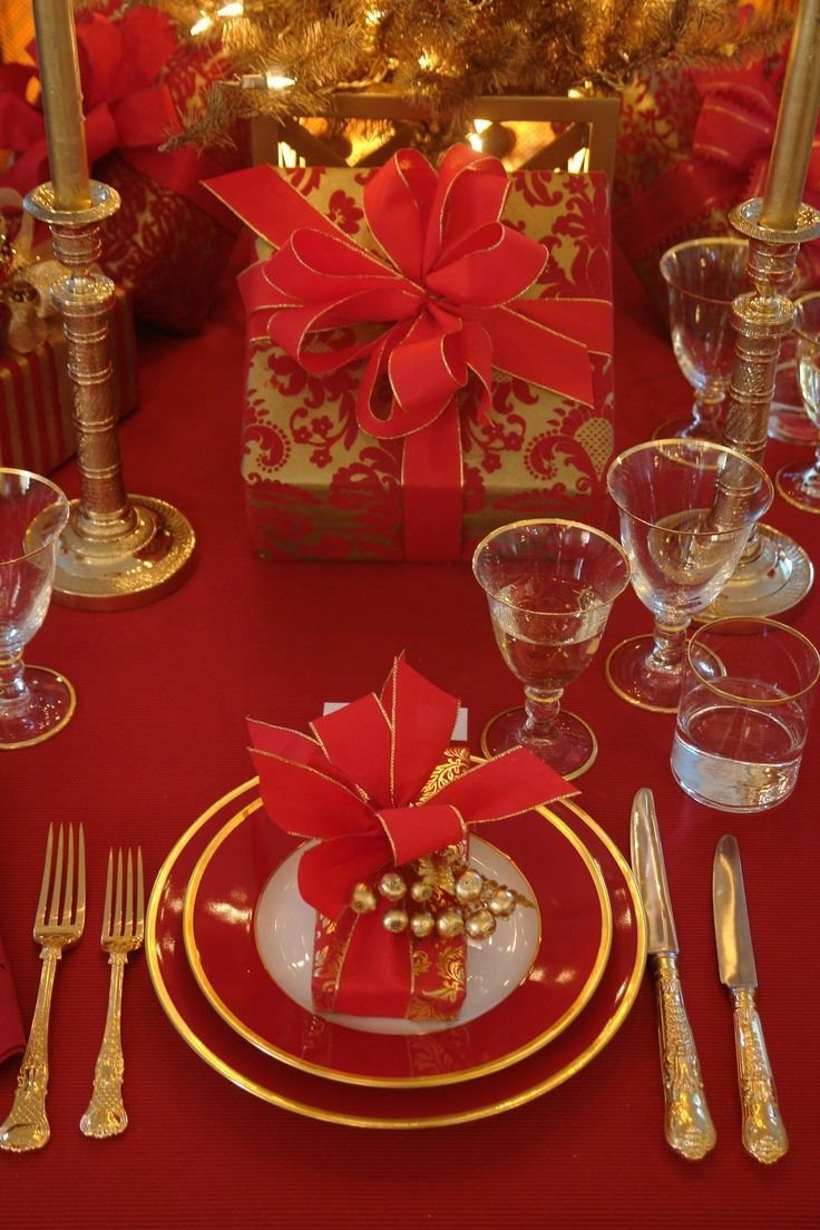 Новогодний декор стола золото