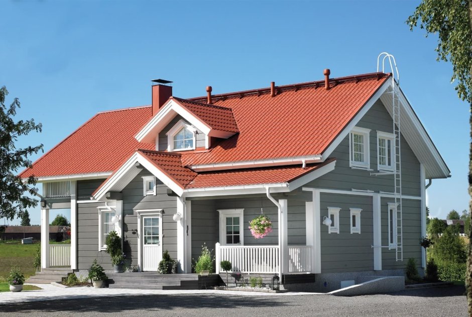 Бежевый дом с красной крышей