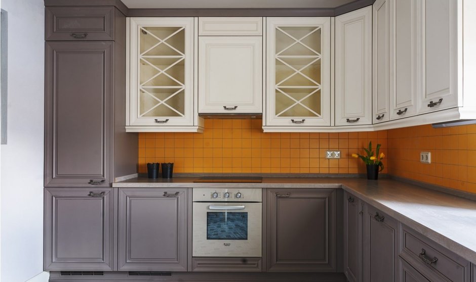 Кухонные гарнитуры классика двухцветные