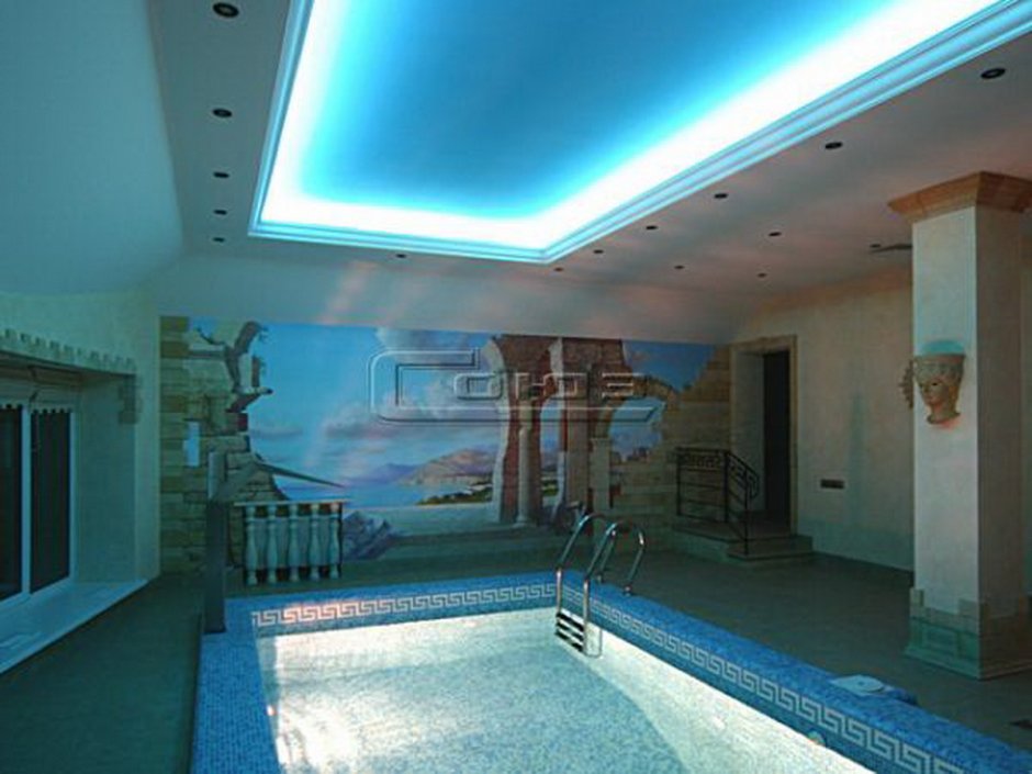 Натяжные потолки для бассейна с подсветкой
