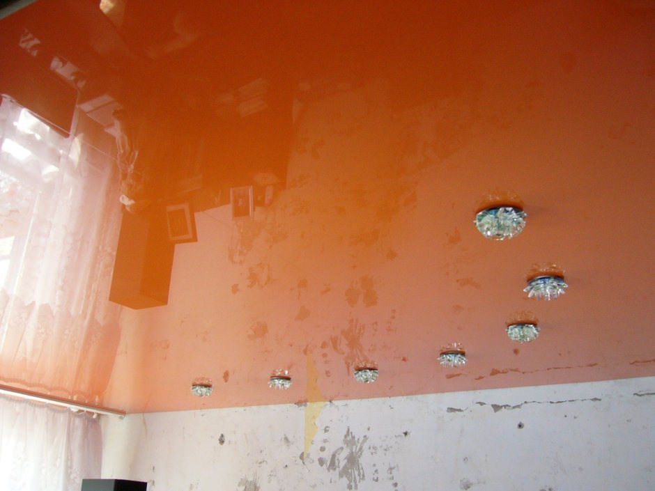 Натяжные потолки оранжевые глянец