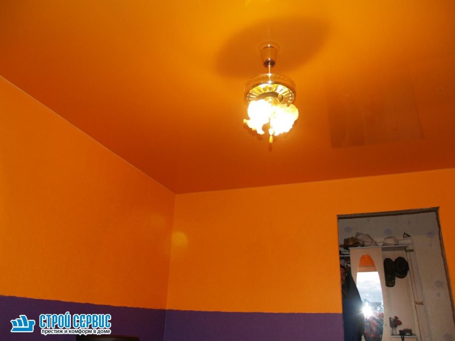 Натяжные потолки оранжевого цвета