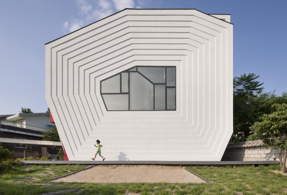 Необычные дома из геометрических фигур