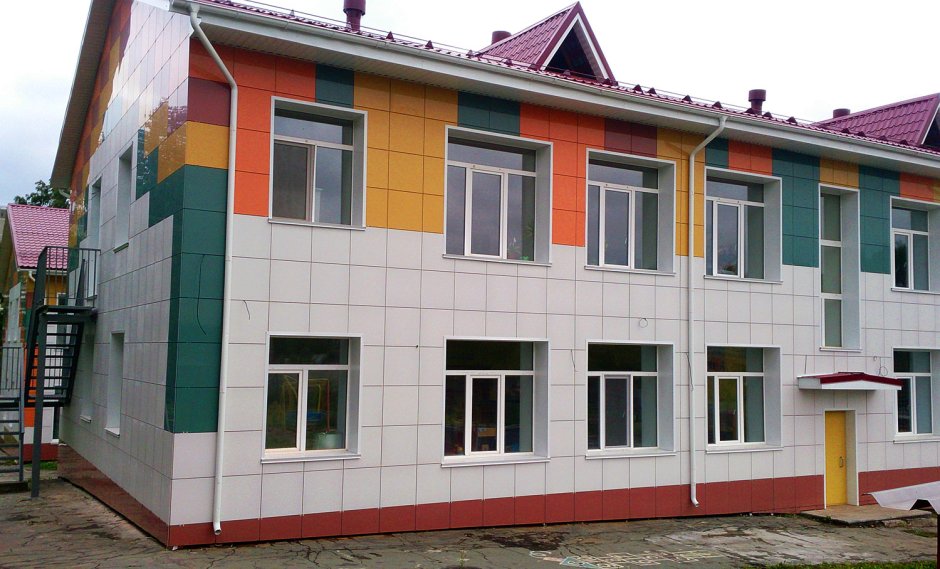 Фасад детского сада из керамогранита