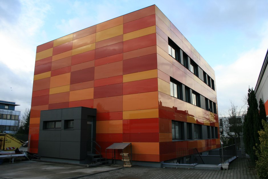 Оранжевый вентилируемый фасад