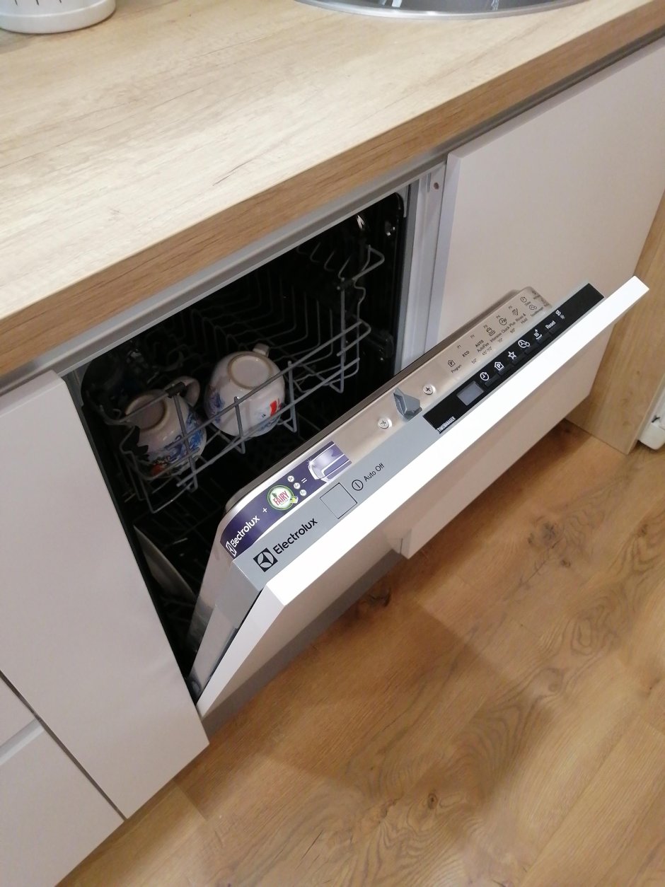 Встраиваемая посудомоечная машина Electrolux esl94510lo открывание дверцы