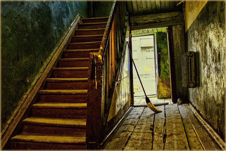 Старая деревянная лестница