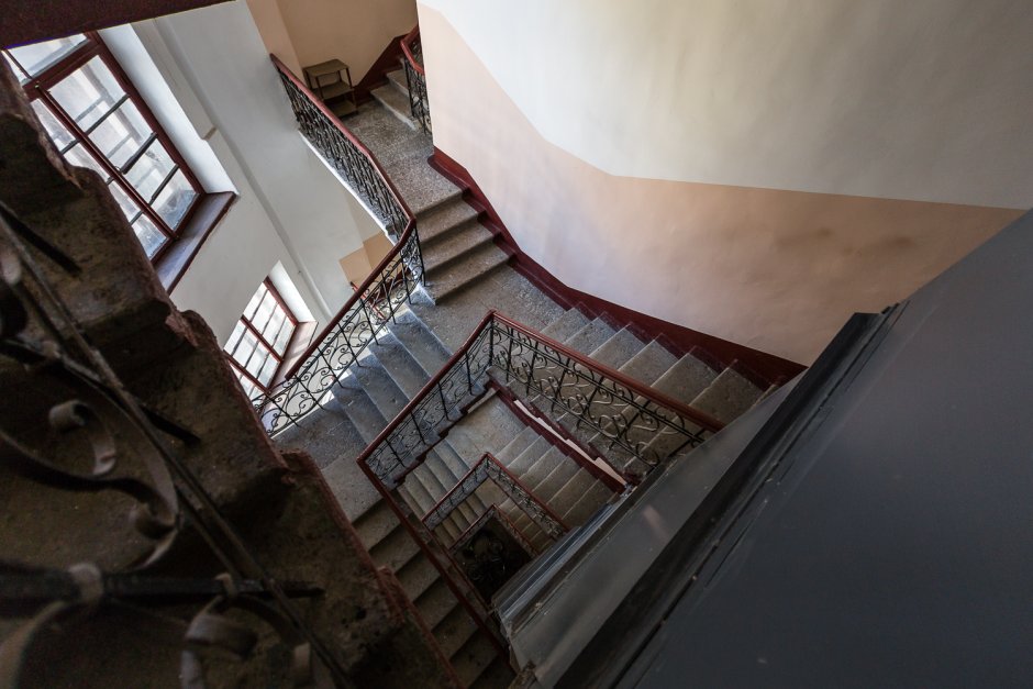 Черные лестницы петербургских домов
