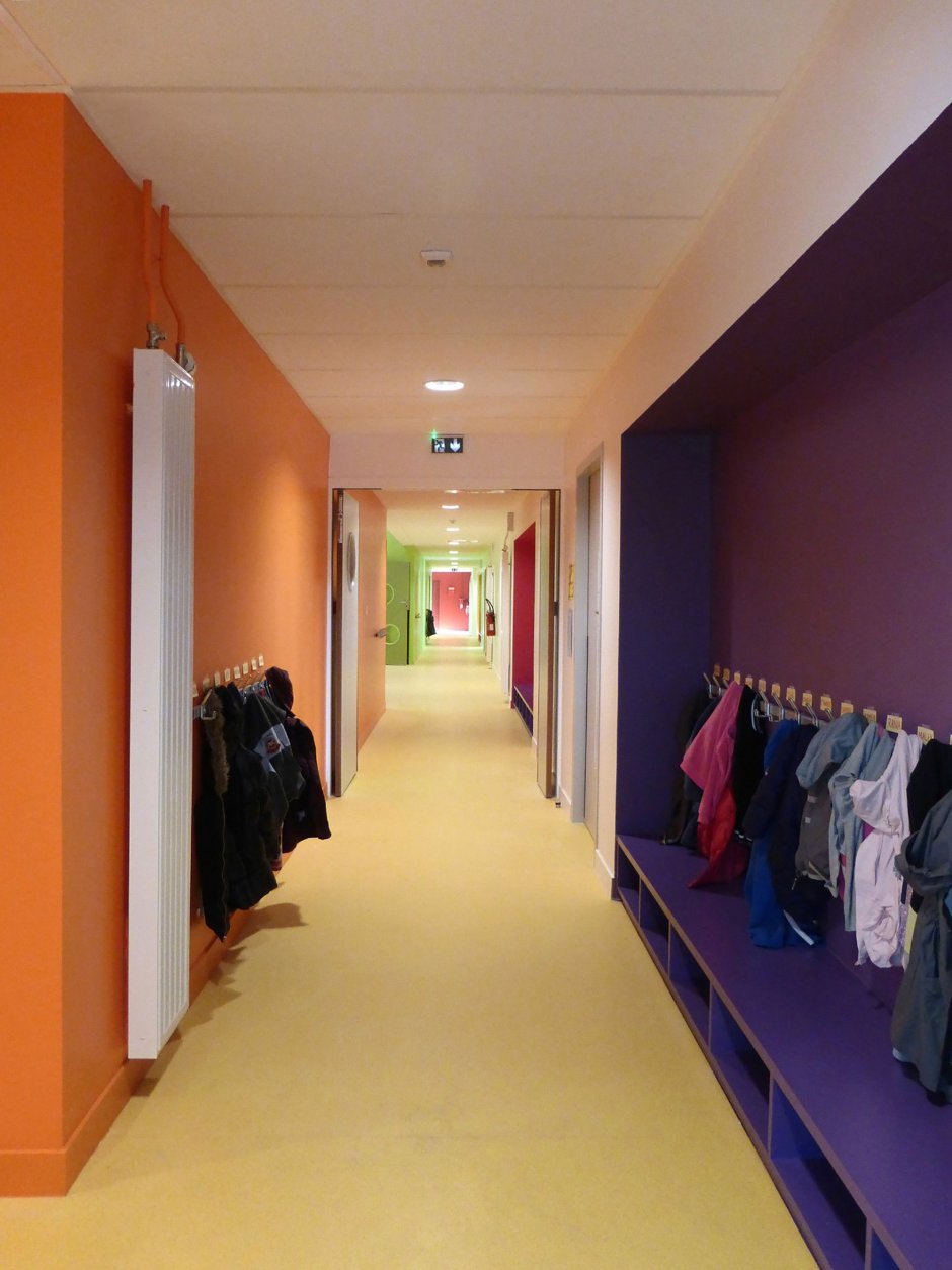 Цвет школьного коридора