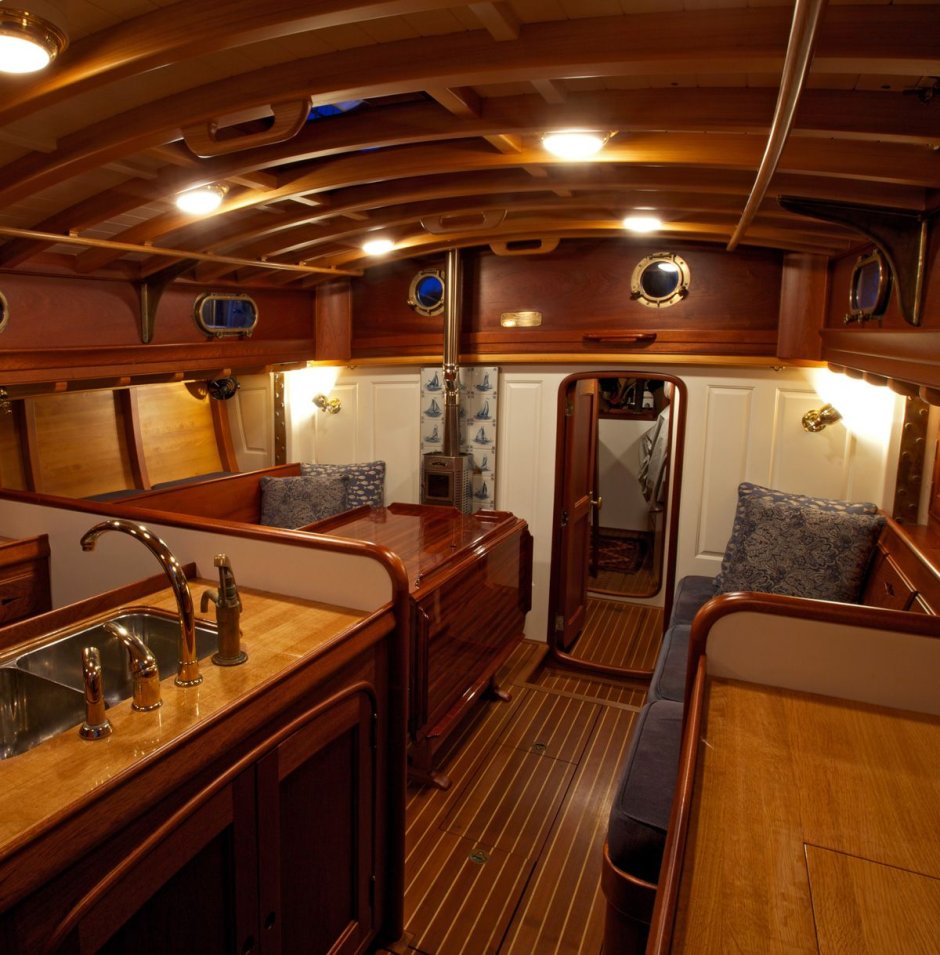 Деревянная парусная яхта Fairline 53 интерьер