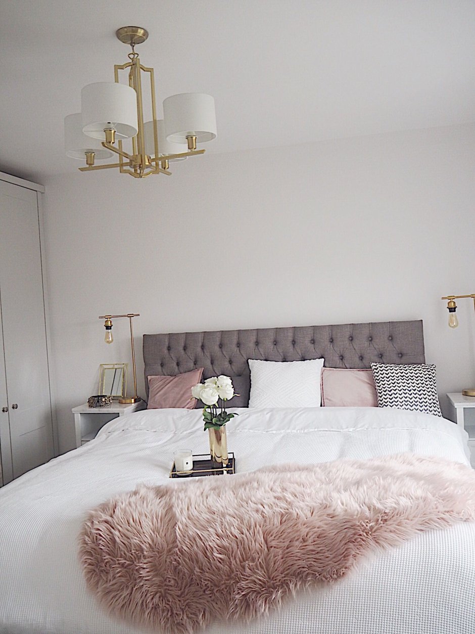 Спальня в светло розовых тонах