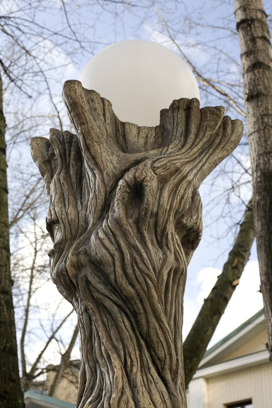 Скульптура дерево из бетона