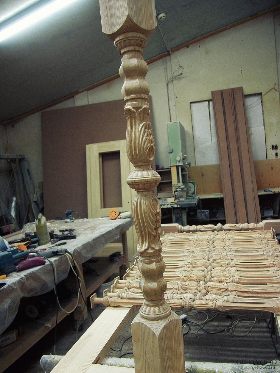 Деревянная колонна