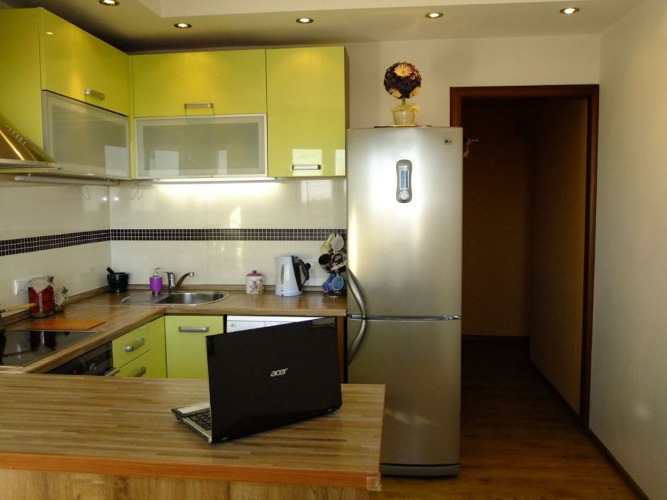 Дизайн кухни 9 кв метров с холодильником