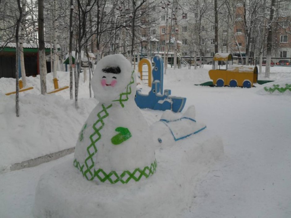 Снежные фигуры на участке детского сада