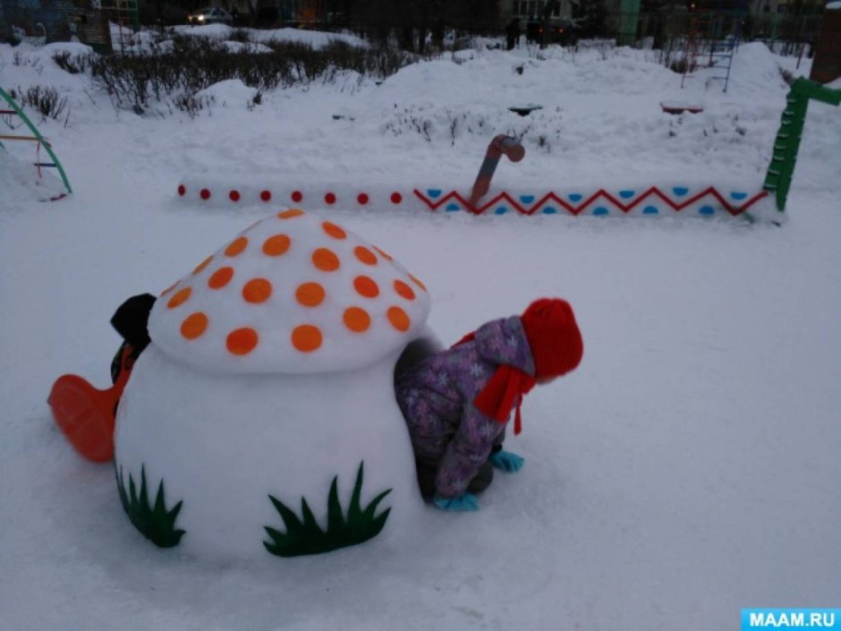 Зимние постройки в детском саду