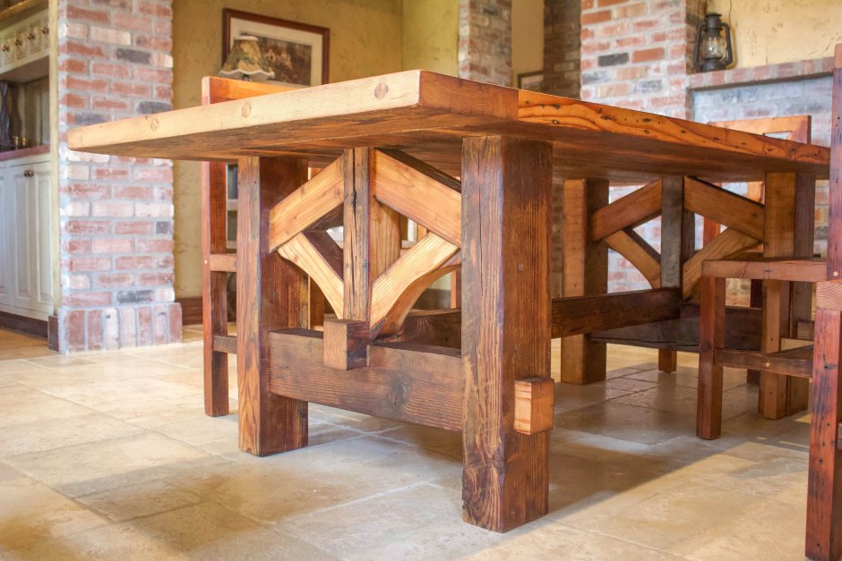Деревянный стол из бруса