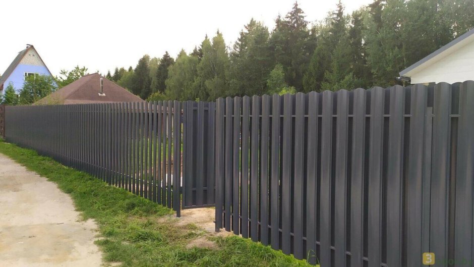 Забор штакетник металлический серый графит