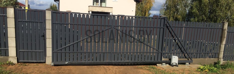 Откатные ворота из штакетника графит