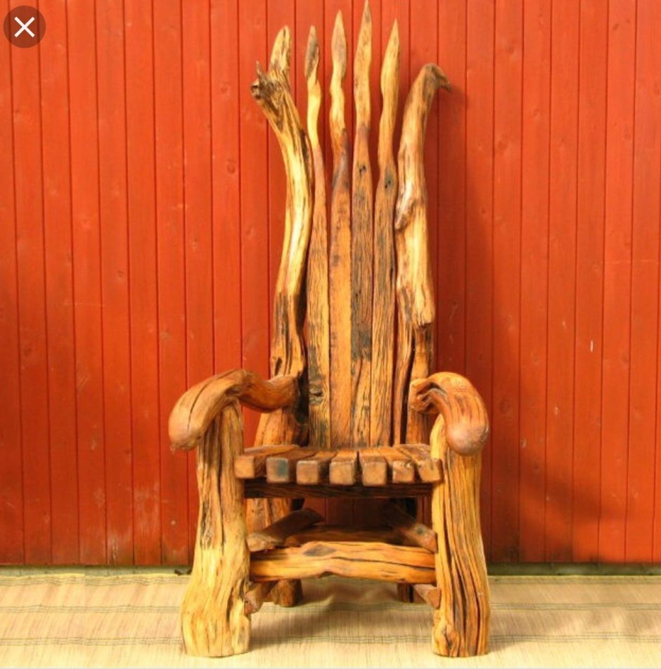 Деревянный стул трон