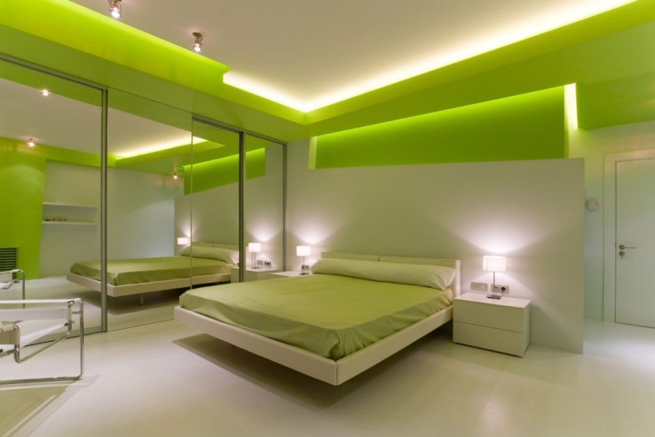 Комната с зеленым освещением