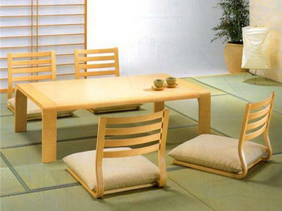 Обеденный стол в японском стиле
