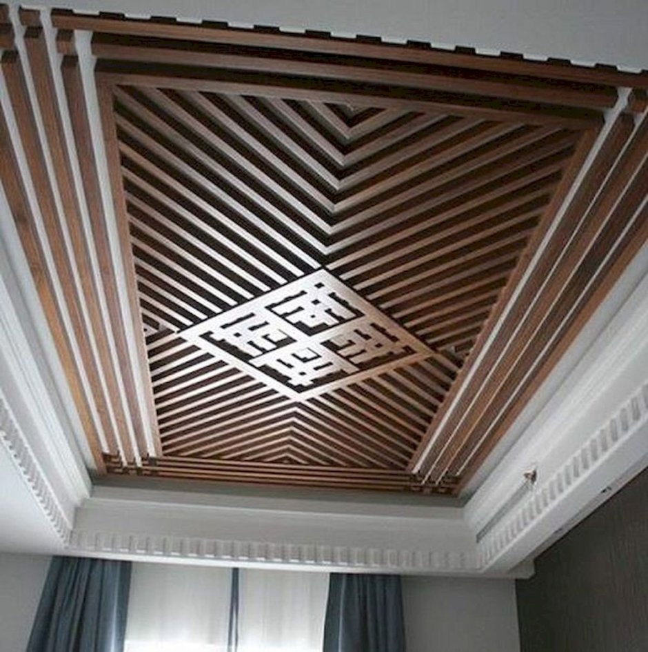 Деревянный фигурный потолок